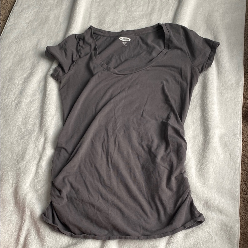 🌺 3/$10 Old Navy Maternity Gray Ruched top